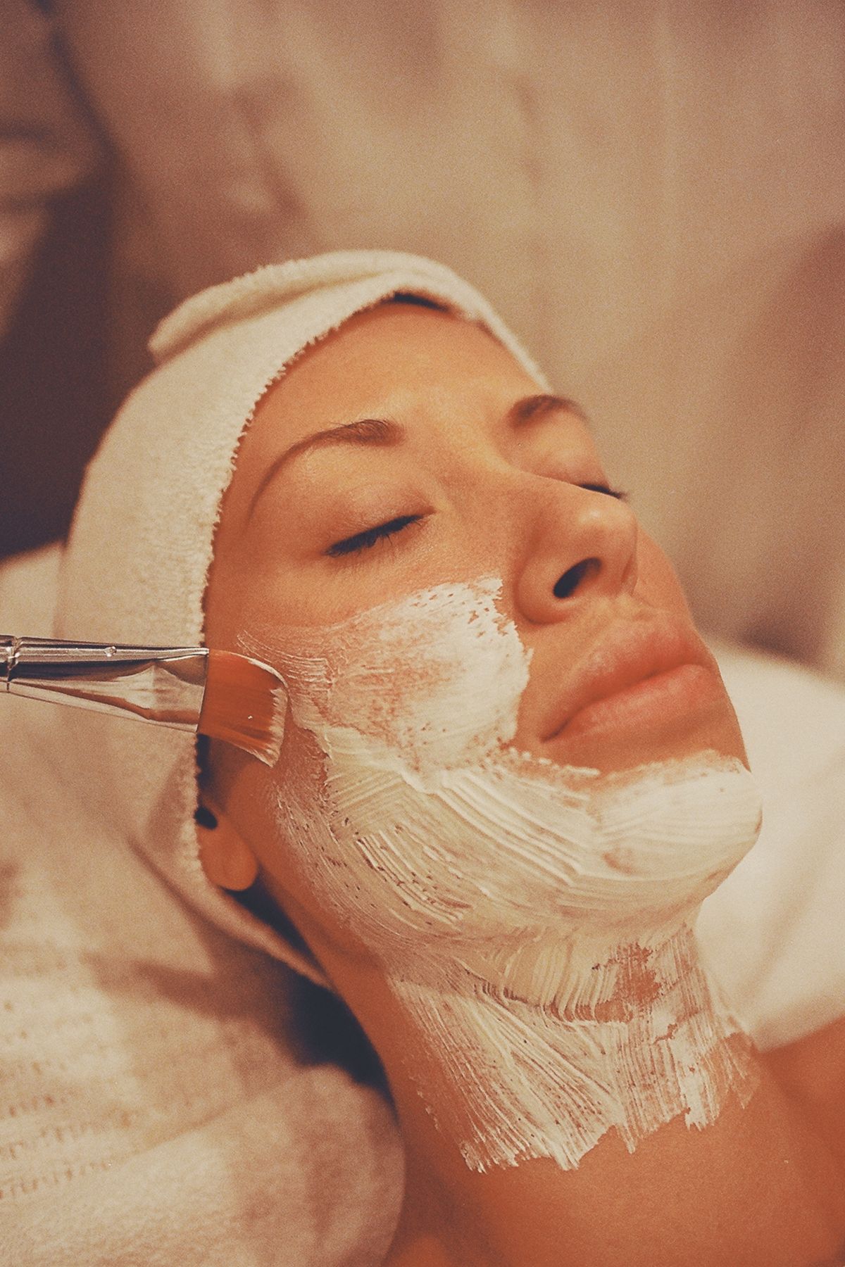 Red Light Therapy Masks: How They Work and What to Expect