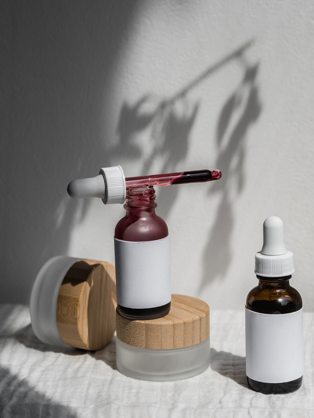 Red Light Therapy and Pores: Fact vs. Fiction